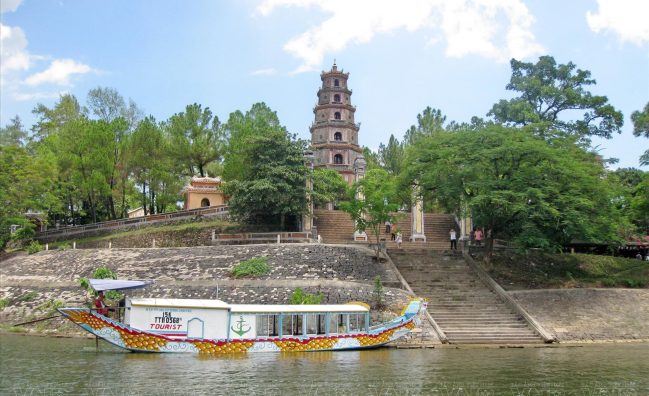 Hành trình văn hóa & lịch sử 4N/3Đ (Đại Nội Huế – Chùa thiên mụ – Làng hương – Lăng Tự Đức – Chợ Đông Ba)