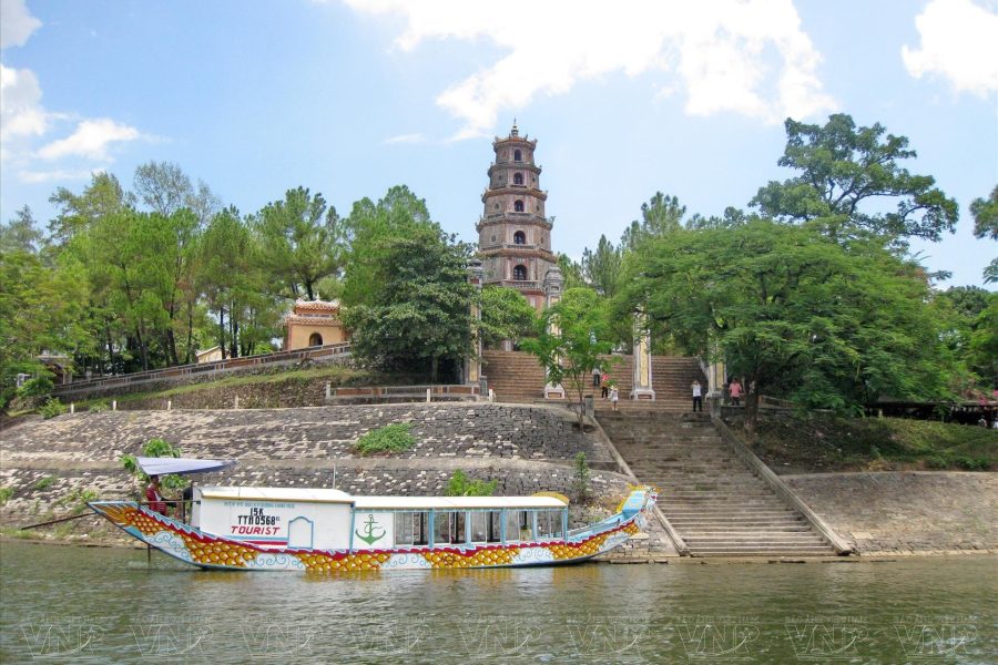 Hành trình văn hóa & lịch sử 4N/3Đ (Đại Nội Huế – Chùa thiên mụ – Làng hương – Lăng Tự Đức – Chợ Đông Ba)